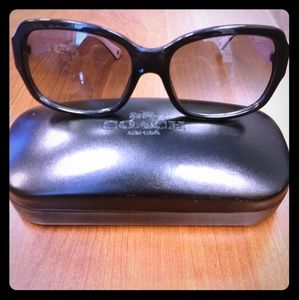 💯 Authentic Coach black frame/pink arm Sunnies!